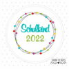 Stickdatei Schulkind 2022 Runder Doodle Button mit kleinen bunten Punkten